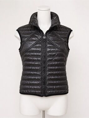 CHANEL Women's Black High Collar Quilted Vest Size XXS / XS  Made In Italy